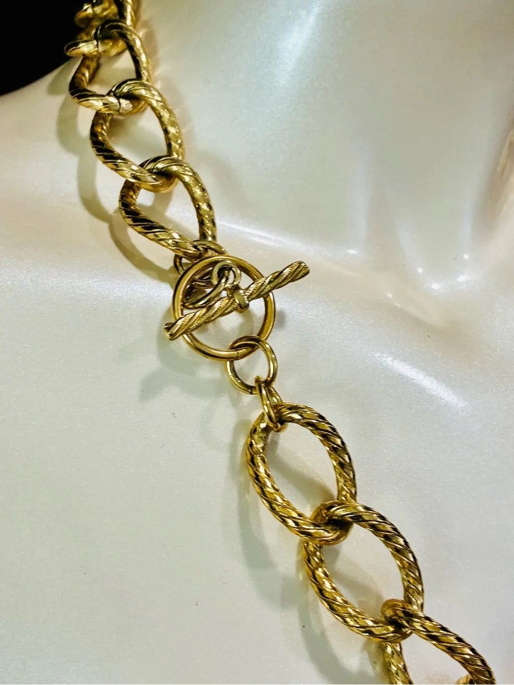 VTG Bold Dramatic Gold-Tone Textured Link Necklace Women’s Trending Jewelry 172g